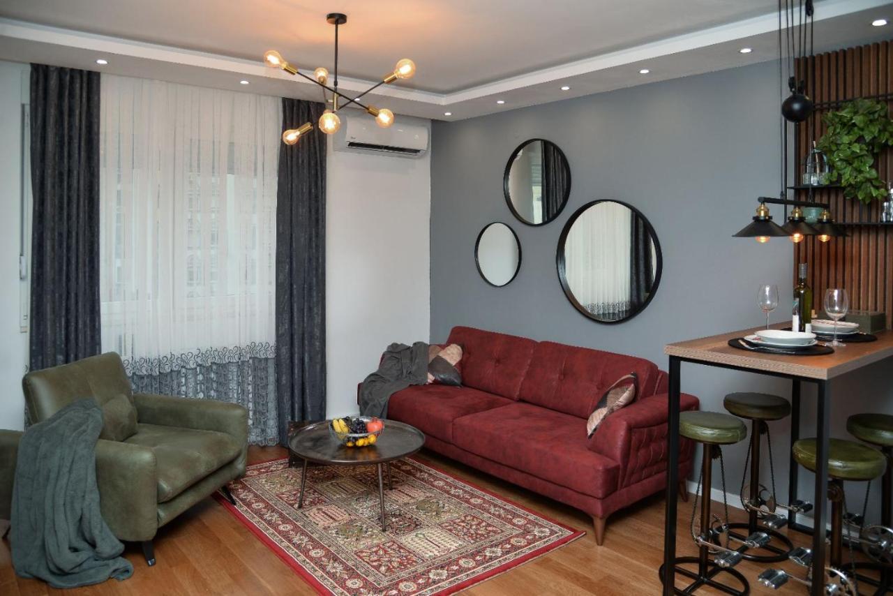 Mirror Apartment With Private Parking Новий Сад Екстер'єр фото