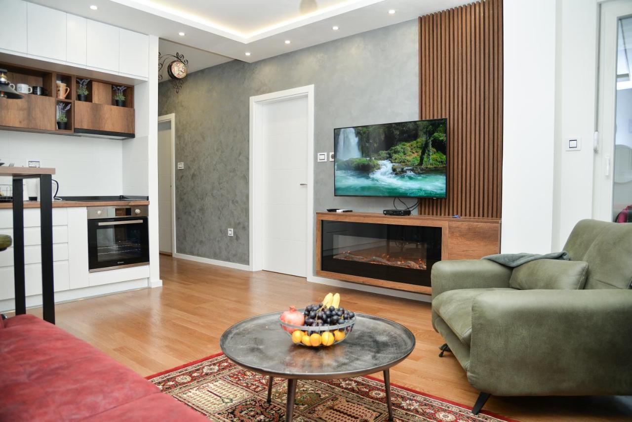 Mirror Apartment With Private Parking Новий Сад Екстер'єр фото