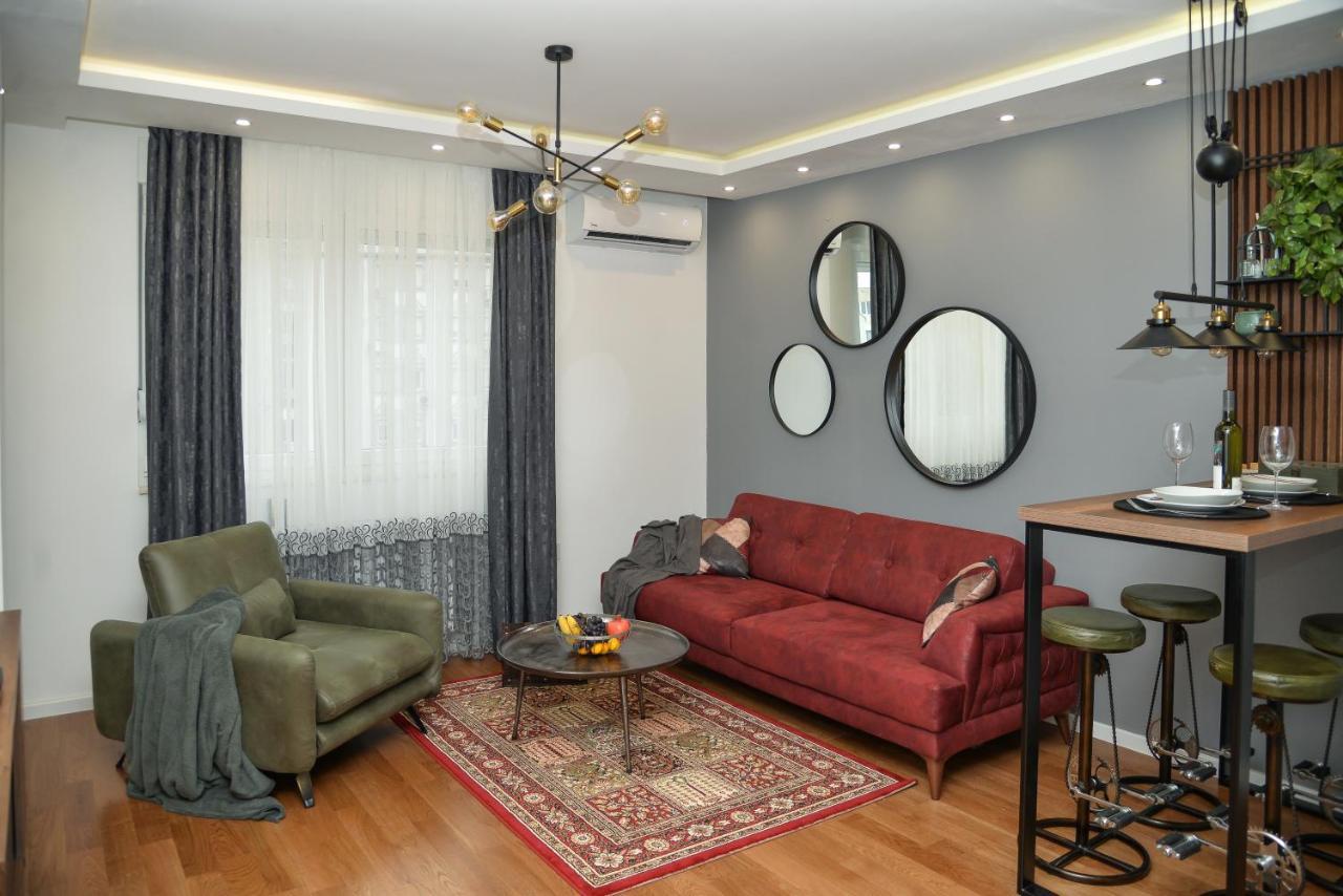 Mirror Apartment With Private Parking Новий Сад Екстер'єр фото
